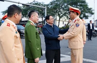 Thủ tướng kiểm tra, động viên các chiến sĩ CSGT và an ninh mạng ứng trực dịp Tết