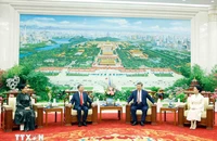 Tổng Bí thư, Chủ tịch nước Tô Lâm và Phu nhân cùng Tổng Bí thư, Chủ tịch nước Tập Cận Bình và Phu nhân dự tiệc trà