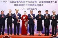 Thủ tướng Nhật Bản trao Huân chương Mặt trời mọc cho nguyên Tổng Bí thư Nông Đức Mạnh, nguyên Thủ tướng Nguyễn Tấn Dũng
