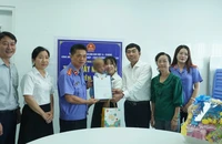 Phó Chủ tịch TP.HCM Nguyễn Mạnh Cường thăm bé trai 2 tuổi bị bạo hành