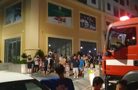 Video: Cháy ở tầng 14 chung cư, nhiều người tháo chạy trong đêm
