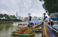 Video: Thưởng lãm không gian trên bến dưới thuyền tại kênh Nhiêu Lộc - Thị Nghè