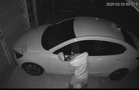 Bị trộm gương, chủ xe trên đường đi thay thế gương ô tô có bị xử phạt?