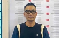 Đang làm thủ tục nhập cảnh về Việt Nam thì bị phát hiện trốn truy nã