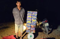 Bắt quả tang nam thanh niên vận chuyển 56kg pháo nổ ở Tây Ninh