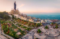 Núi Bà Đen cán mốc 4 triệu lượt khách đi cáp treo trong 7 tháng 