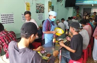 Những quán ăn nghĩa tình nức lòng người Sài Gòn