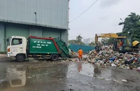 TP.HCM tăng cường vệ sinh tại các trạm trung chuyển trong dịp Tết