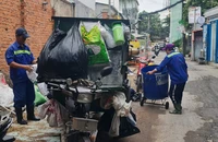 TP.HCM kiến nghị ban hành mẫu phương tiện thu gom rác ở hẻm sâu