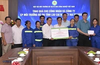 Gần 700 triệu đồng hỗ trợ cho công nhân môi trường ảnh hưởng do bão số 3