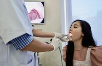 Cách xử lý an toàn khi bị hóc xương, dị vật trong cổ họng và giải pháp phòng tránh