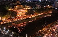 TP.HCM: Hàng nghìn người đến chùa Pháp hoa dự lễ hoa đăng mừng đại lễ Phật đản