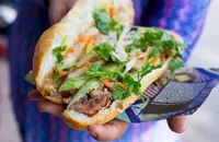 33 học sinh nghi ngộ độc thực phẩm sau khi ăn bánh mì