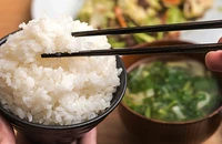 Cắt hẳn cơm trong bữa ăn có giảm cân?