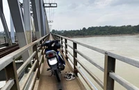 Quảng Ngãi: Người đàn ông ôm 2 cháu nhỏ nhảy cầu, 1 bé tử vong