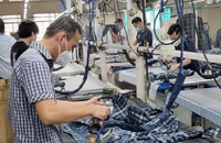 Người lao động đang làm việc ở xưởng sản xuất tại TP.HCM. Ảnh: ND