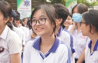 Học sinh Trường THPT Nguyễn Hữu Cầu, huyện Hóc Môn. Ảnh: NQ
