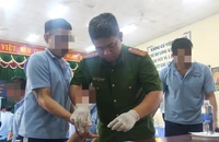 Công an đang thực hiện cấp giấy tờ tùy thân cho những trường hợp đặc biệt. Ảnh: CA TP.HCM