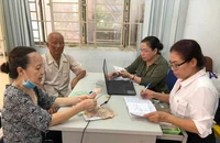 Ngoài lương hưu hàng tháng, người về hưu còn hưởng chế độ gì khác?