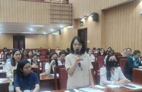 Người lao động có thể chọn hưởng lương hưu hoặc nhận trợ cấp thất nghiệp trước