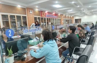 Người đang chờ hưởng trợ cấp hưu trí xã hội có được nhận chế độ khác?