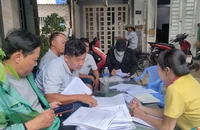 Một số người dân rất lo lắng không để tìm được nơi ở mới khi giá bồi thường, hỗ trợ rất thấp. Ảnh: NGUYỄN HIỀN