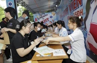Các sinh viên làm thủ tục trong ngày nhập học ở Trường ĐH Công Thương TP.HCM. Ảnh: XUÂN DƯƠNG