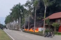 Cháy dàn xe điện trong khu du lịch nghỉ dưỡng Vườn Vua Phú Thọ
