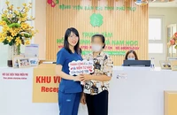 Người phụ nữ 51 tuổi có thai bằng trứng duy nhất trong buồng trứng