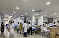 350 công nhân nhập viện cấp cứu nghi bị ngộ độc thực phẩm 