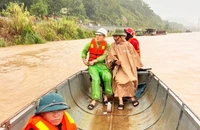 Huy động 4 huyện, thành phố tìm kiếm hai mẹ con bị lũ cuốn ở Lào Cai