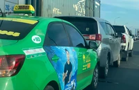 Tai nạn 3 ô tô trên cầu Thăng Long, hàng trăm xe 'bò' vào nội đô Hà Nội