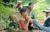 Cháu bé đi lạc ở Yên Bái sinh tồn thế nào trong rừng?