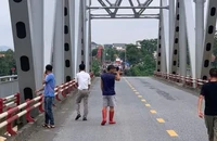 Chuyển trường cho các học sinh bị ảnh hưởng bởi vụ sập cầu Phong Châu