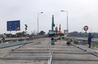 Chuẩn bị phá dỡ phần còn lại cầu Phong Châu