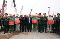 Khởi công xây dựng cầu Phong Châu mới