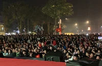 Hàng ngàn người Phú Thọ ngồi công viên xem chung kết AFF CUP 2024