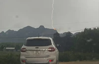 Hòa Bình: Sét đánh gây cháy lớn trên đỉnh núi Thung Táy