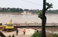 Công binh thông tin về 'cầu phao Phong Châu bị đứt cáp, mất kiểm soát'