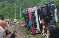 Lật xe khách ở dốc Cun, 2 người thương vong