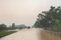Ngập cao tốc Hà Nội - Thái Nguyên, CSGT chỉ đường thay thế