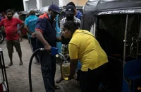 Người dân Sri Lanka có thể phải chờ đến cả một ngày mới có thể mua được nhiên liệu.