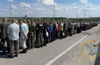 Nga và Ukraine trao đổi tù nhân. 