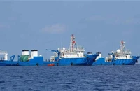 Tàu Trung Quốc tiếp tục thể hiện sự hiện diện phi pháp tại Biển Đông bất chấp sự phản đối từ quốc tế.