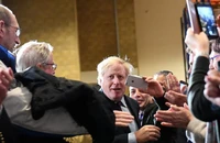 Thủ tướng Anh Boris Johnson (ở giữa). 
