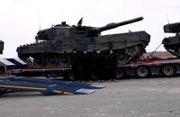 4 chiếc xe tăng Leopard 2 đầu tiên đã được giao tới Ukraine vào ngày 24-2. 