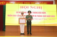 Thiếu tướng Đinh Văn Nơi được tặng thưởng Huân chương Chiến công hạng Nhất 