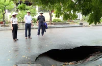 Xuất hiện hố tử thần ở Quảng Ninh, 3 hộ dân phải di dời