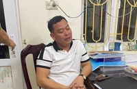 Tài xế vi phạm nồng độ cồn tông ô tô vào xe CSGT khi bỏ chạy