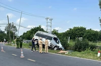 Hải Phòng: Ô tô 16 chỗ gây tai nạn khiến 2 người thương vong